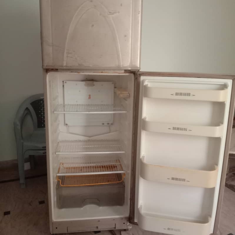 sale in surjani dawlance full size chilled working condition 2