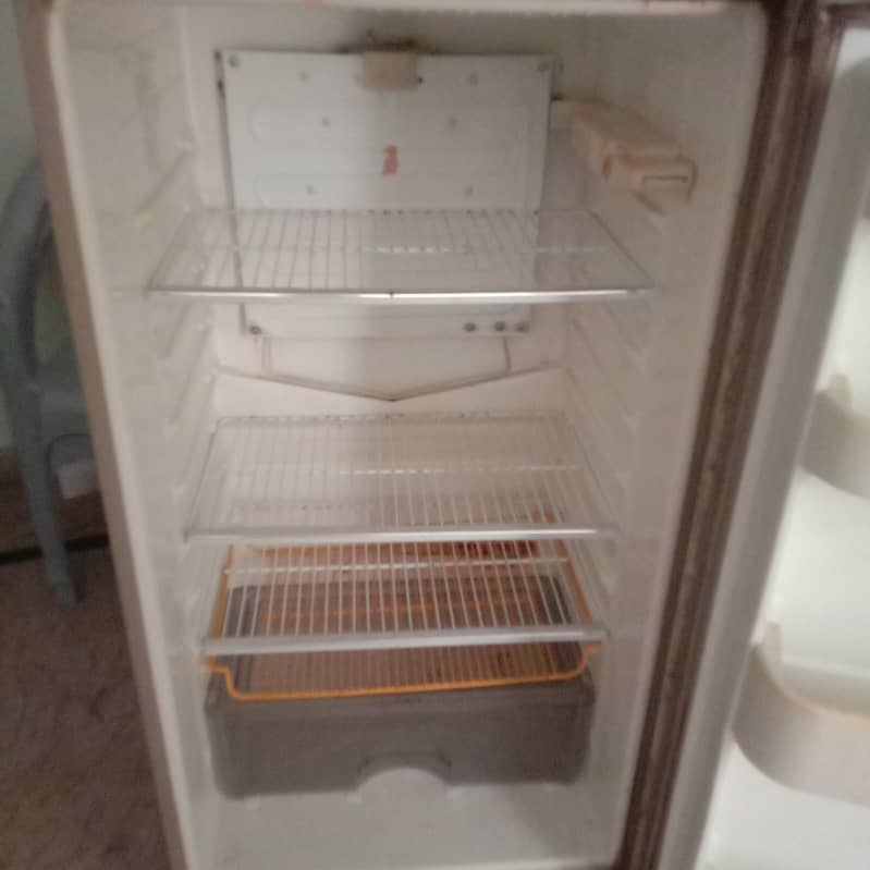 sale in surjani dawlance full size chilled working condition 4