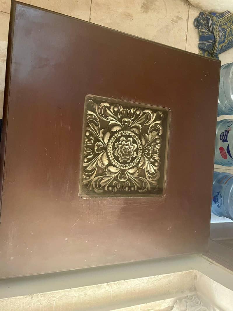 Center Table 0