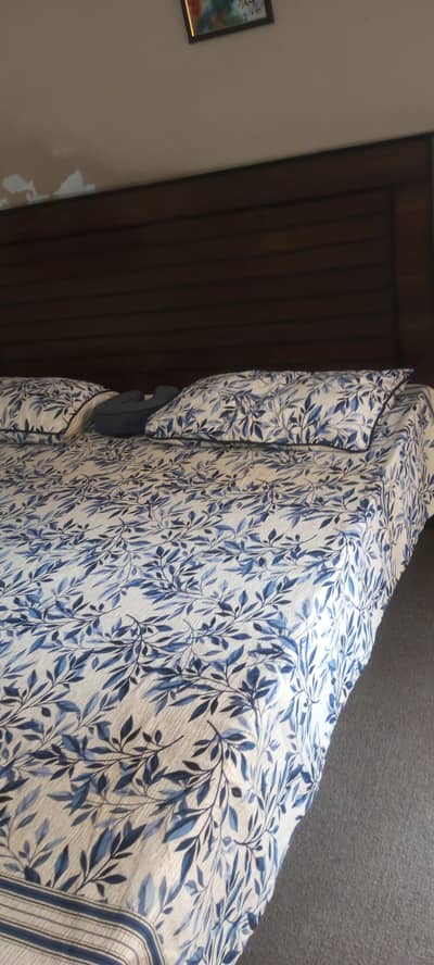 bed colour brond