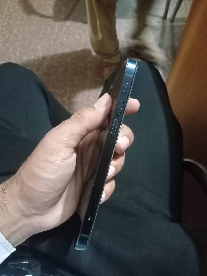 Apple iPhone 12 0