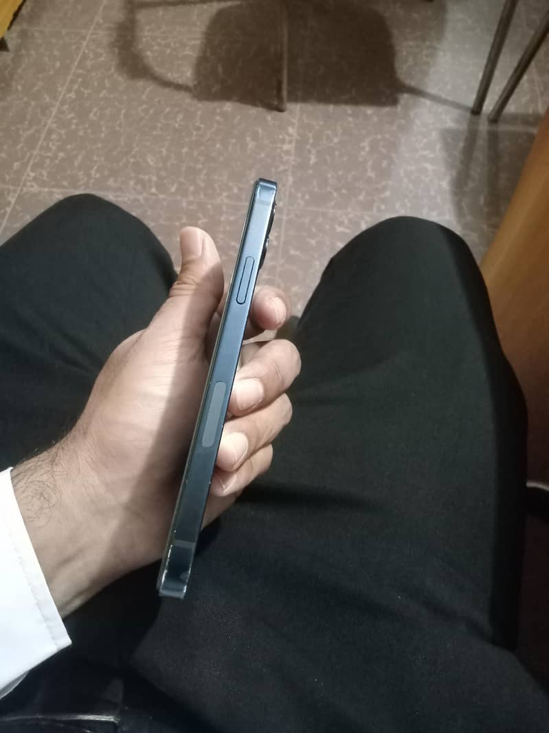 Apple iPhone 12 3