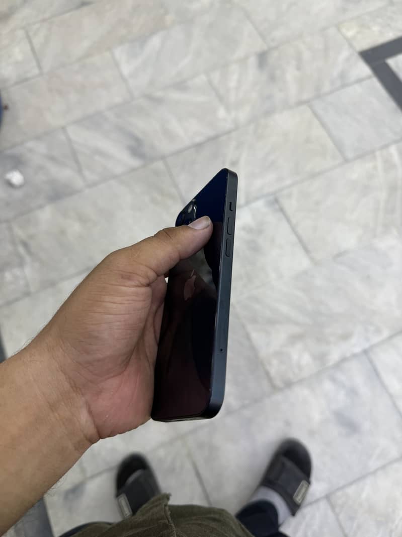 IPHONE 13 4
