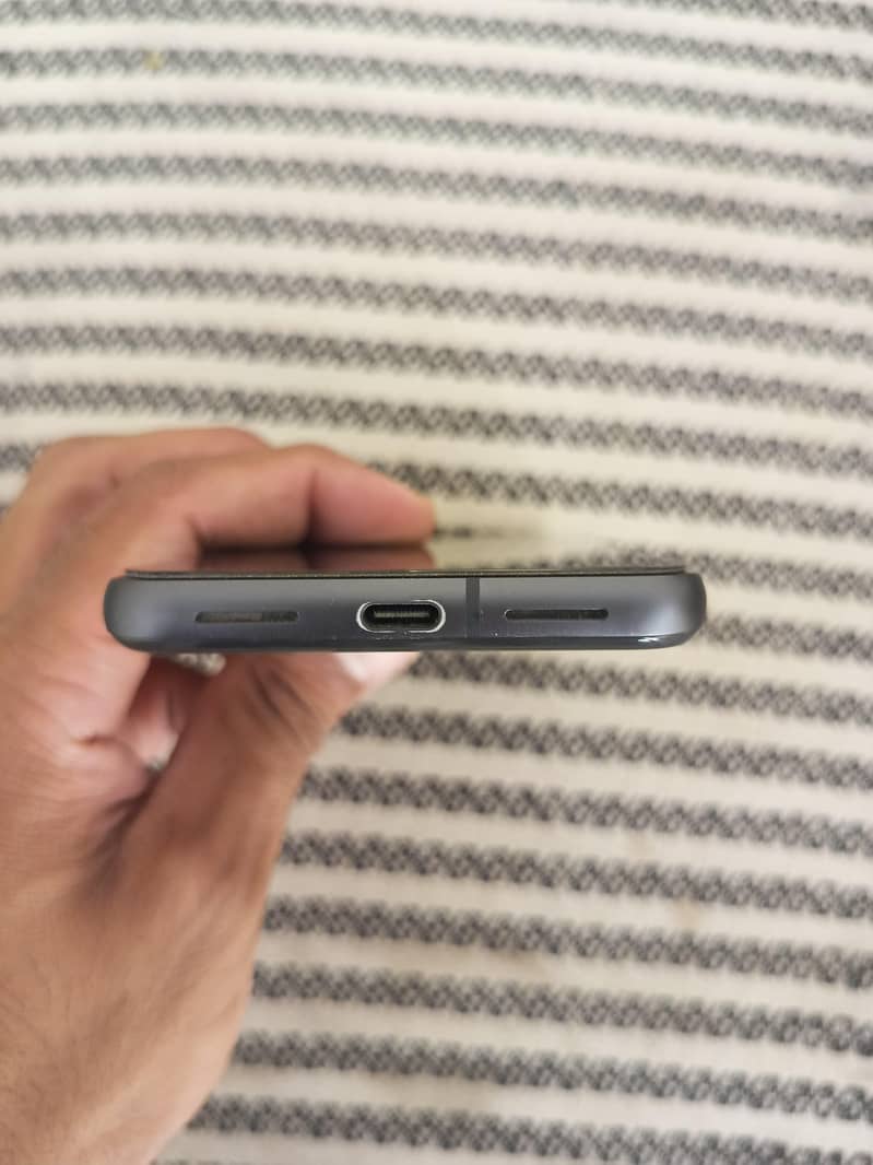 Google Pixel 8 4