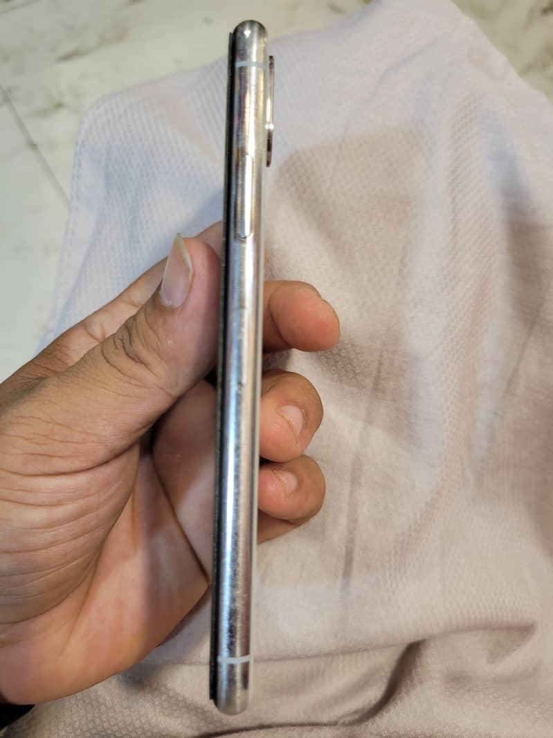 Apple iPhone X 4