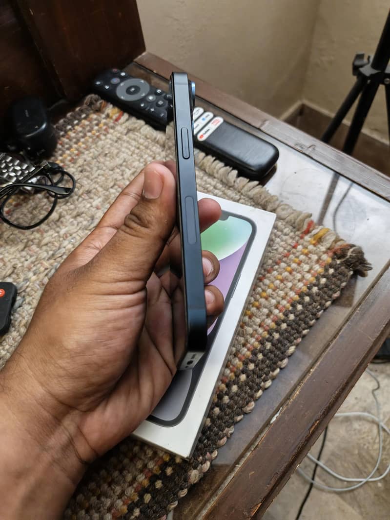 iPhone 14 4