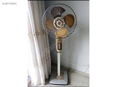 Royal Fan