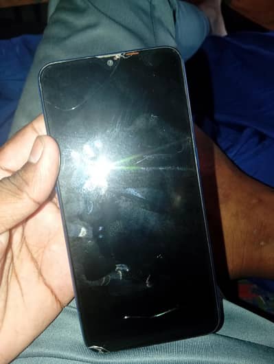acha mobile ha oppo sirf front dameg ha or back pa glow lagni ha new h