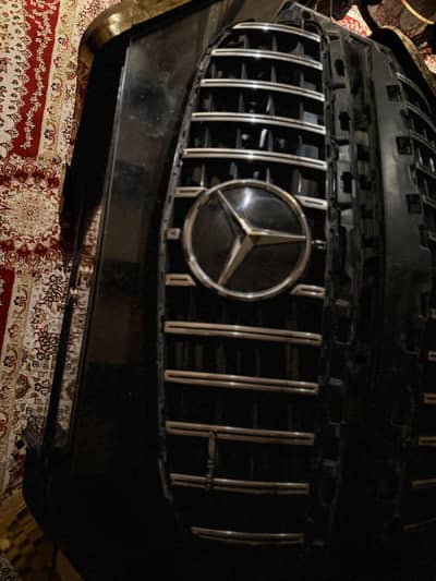 Mercedes AMG gril