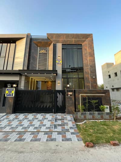 Luxury 5 Marla House Available on Rent