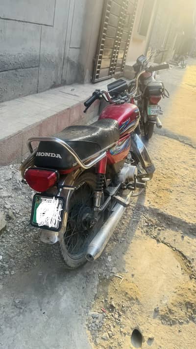 united bike 2018 model comdition samna ha picture m dakh sakta ha