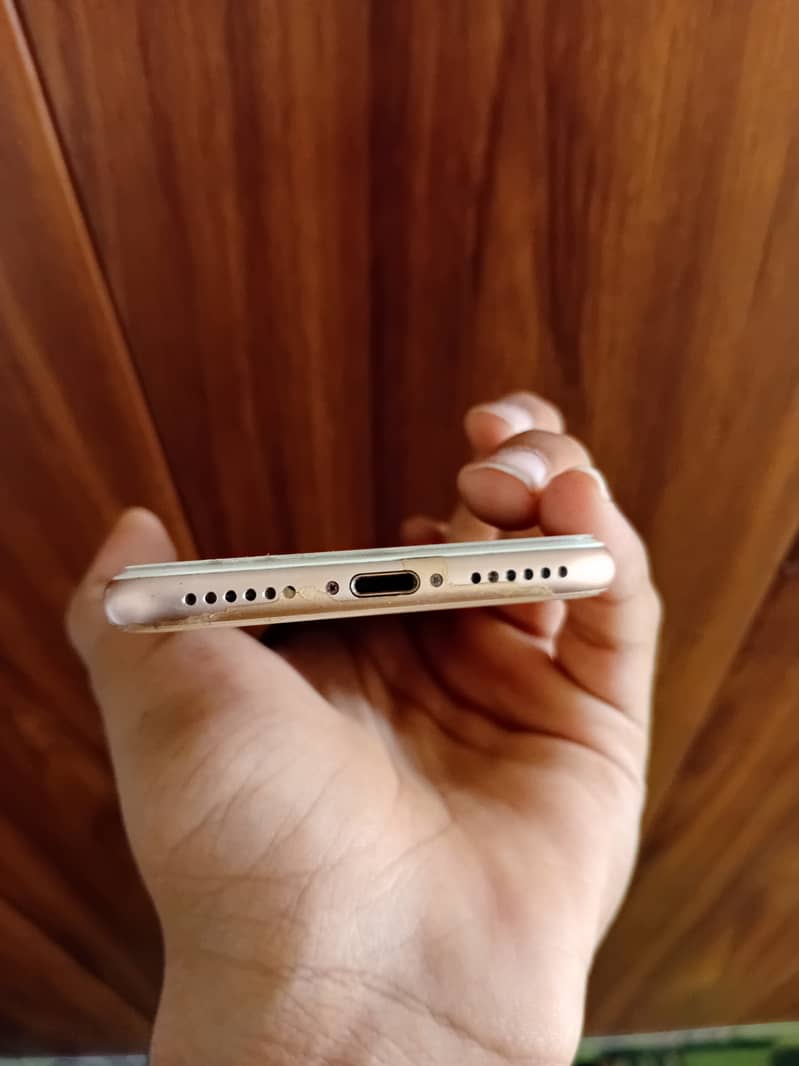 Apple iPhone 8 3