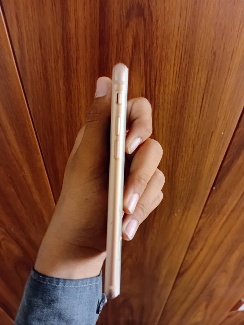 Apple iPhone 8 4