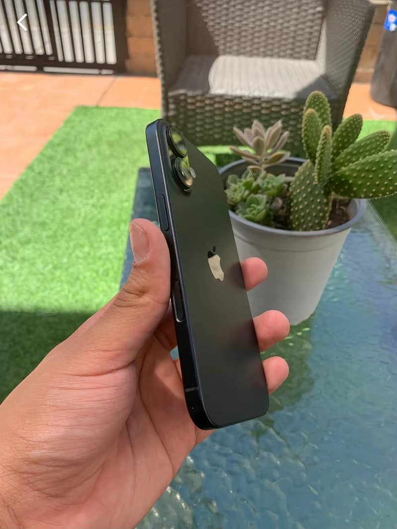 Apple iPhone 16 3