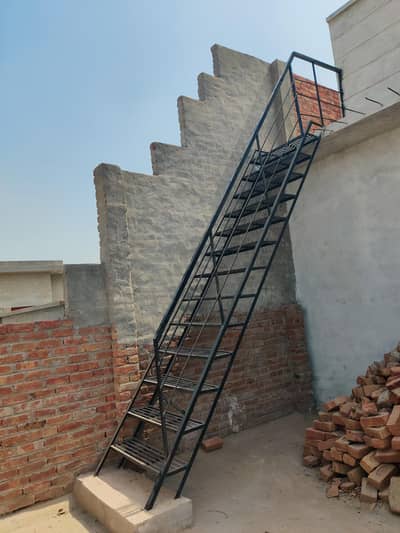 Iron Staircase 14ft | 13 Steps | Fresh Condition | With Side Railing