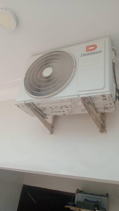 1 ton ac  good condition no repair