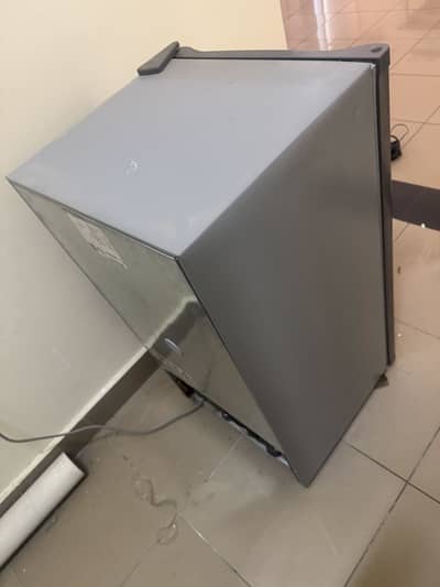 Nikai mini fridge