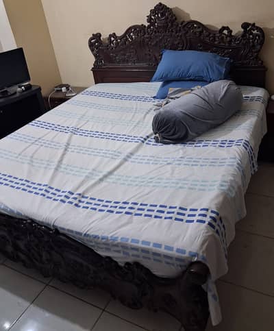 Solid Sheesham Wood Carved Double Bed – Excellent Condition