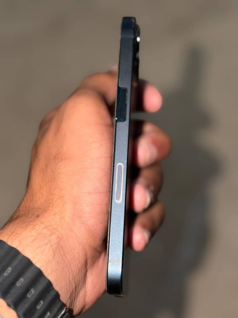 Apple iPhone 13 4