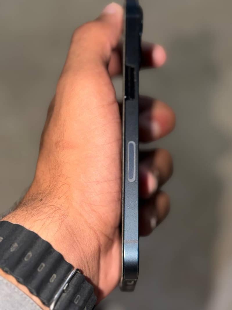 Apple iPhone 13 6