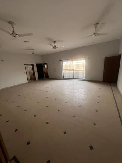 1 Kanal Upper Portion For Rent With Seprate Entrance Near Ucp University &Amp; Shaukat Khanam Chowk (Original Pic'S Attached)