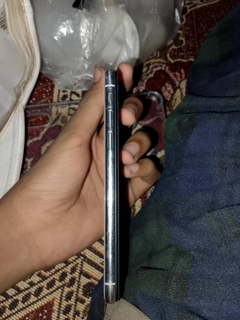 Apple iPhone X 3