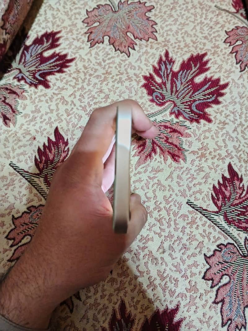 Apple iPhone 12 3