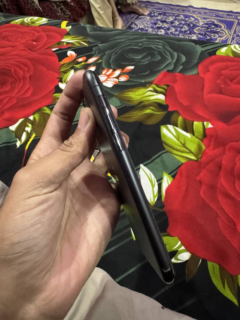 Apple iPhone 11 Pro 2