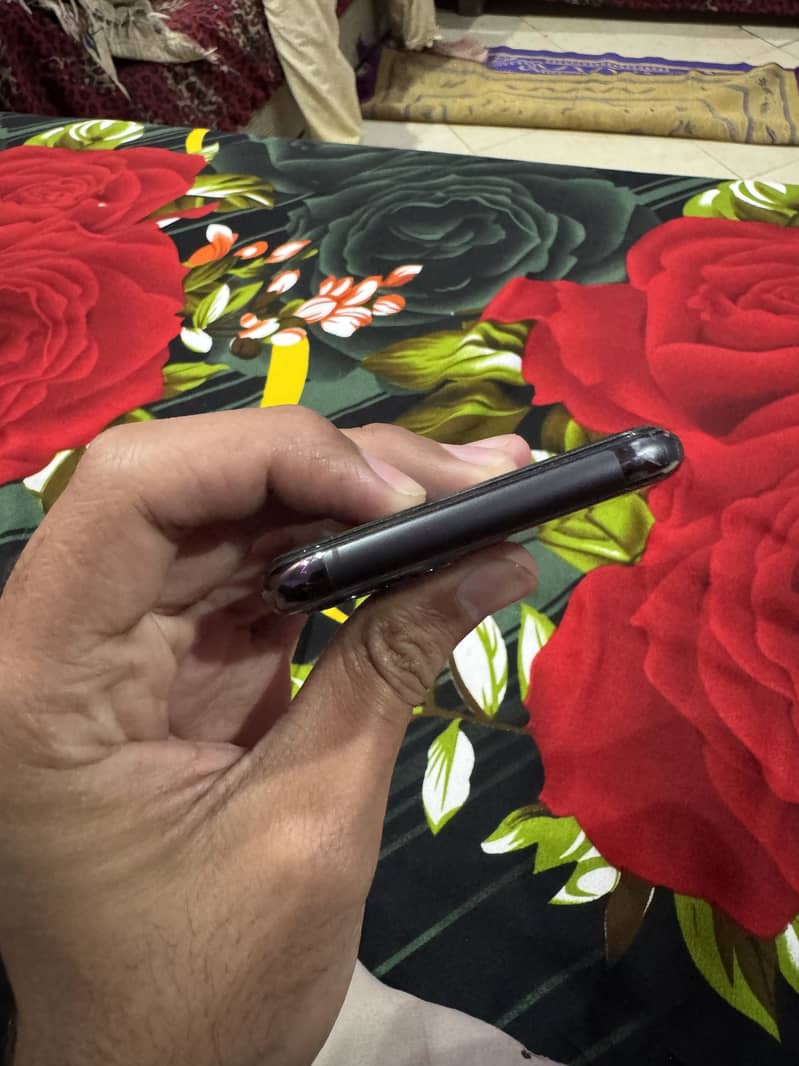 Apple iPhone 11 Pro 3