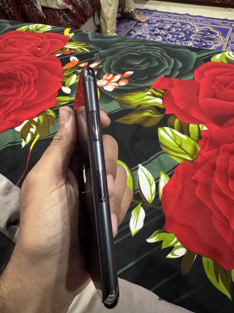 Apple iPhone 11 Pro 4