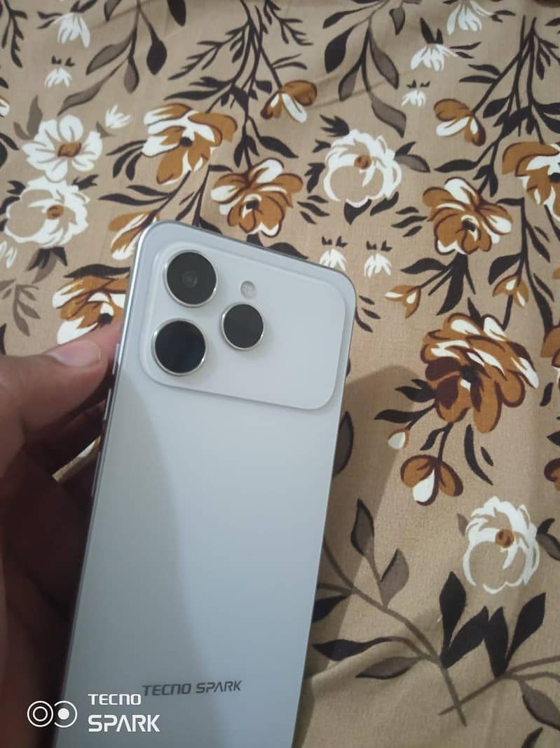 Tecno 4