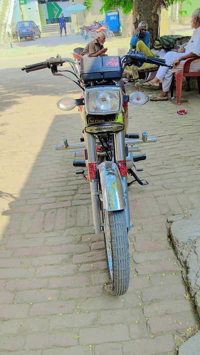 o3o73o4o649 Honda 125 Golden special edition as like new
