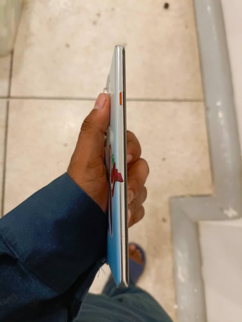 Tecno CAMON 40 Pro 1