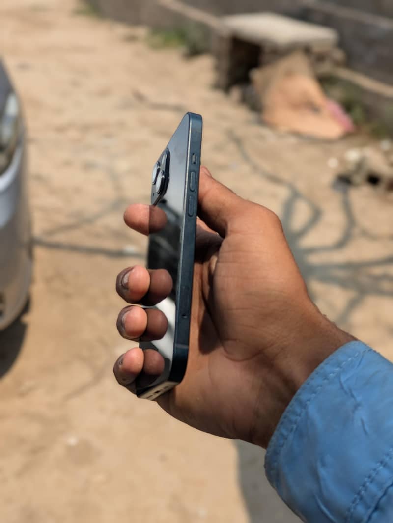 Apple iPhone 13 1