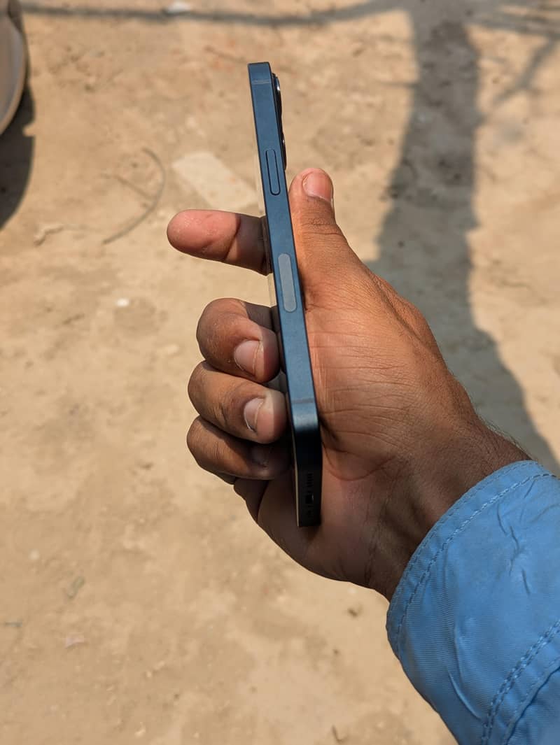 Apple iPhone 13 2