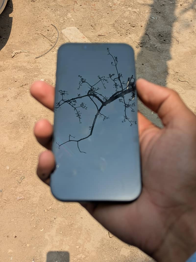 Apple iPhone 13 8