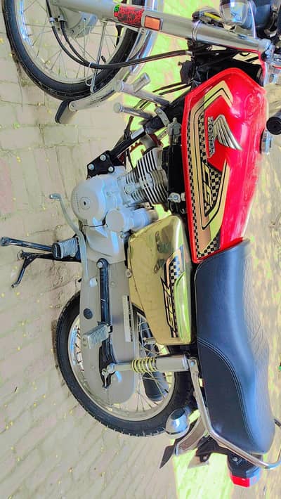 Honda 125 special addition golden as like new bike