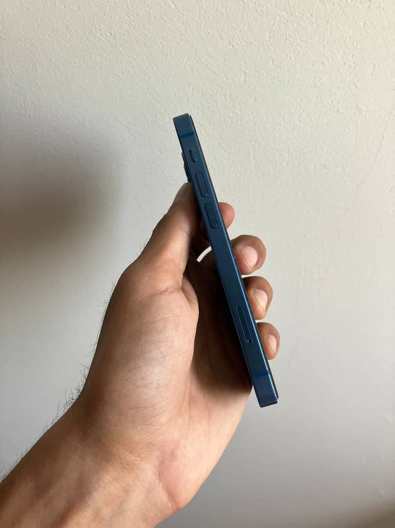 Apple iPhone 13 mini 4
