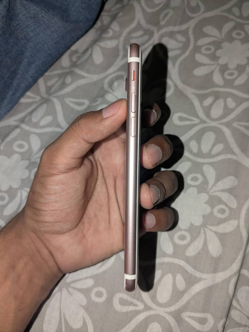 Apple iPhone 7 1