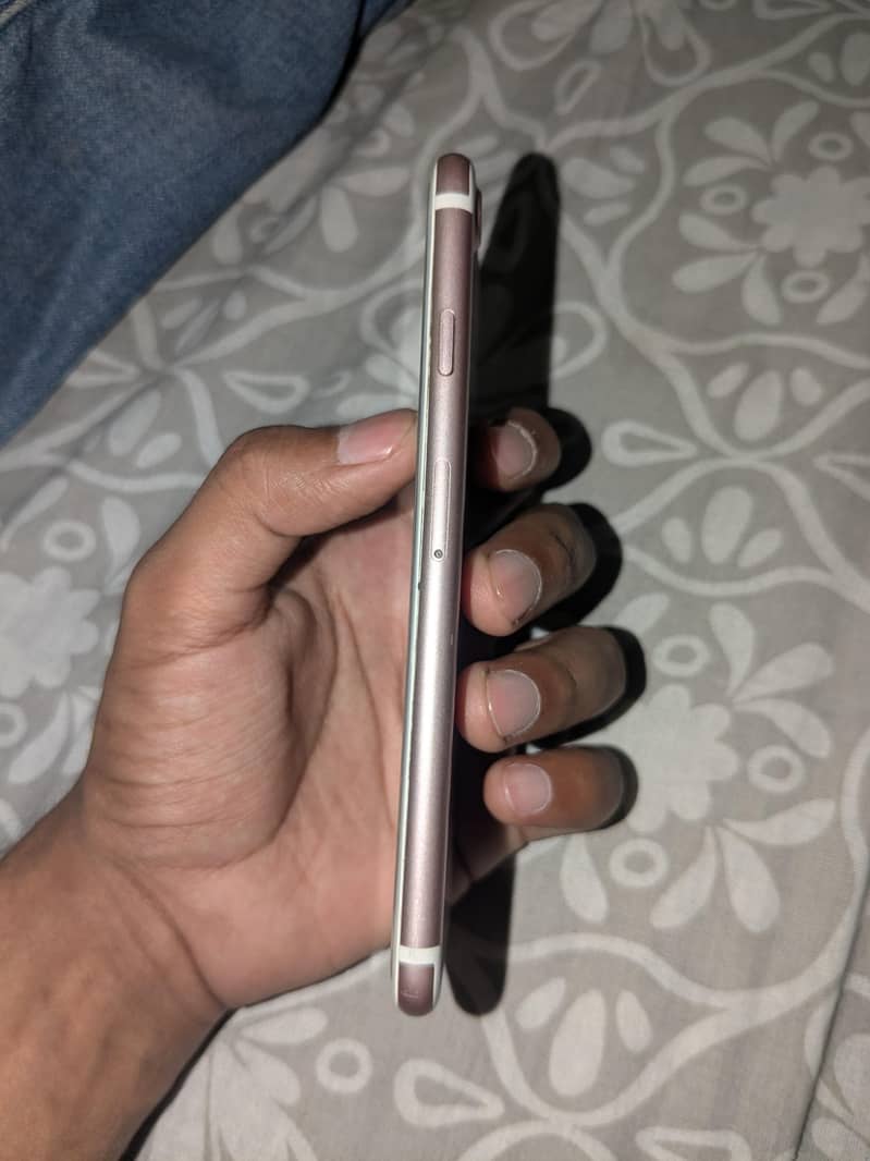 Apple iPhone 7 2