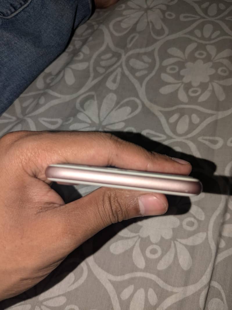 Apple iPhone 7 3