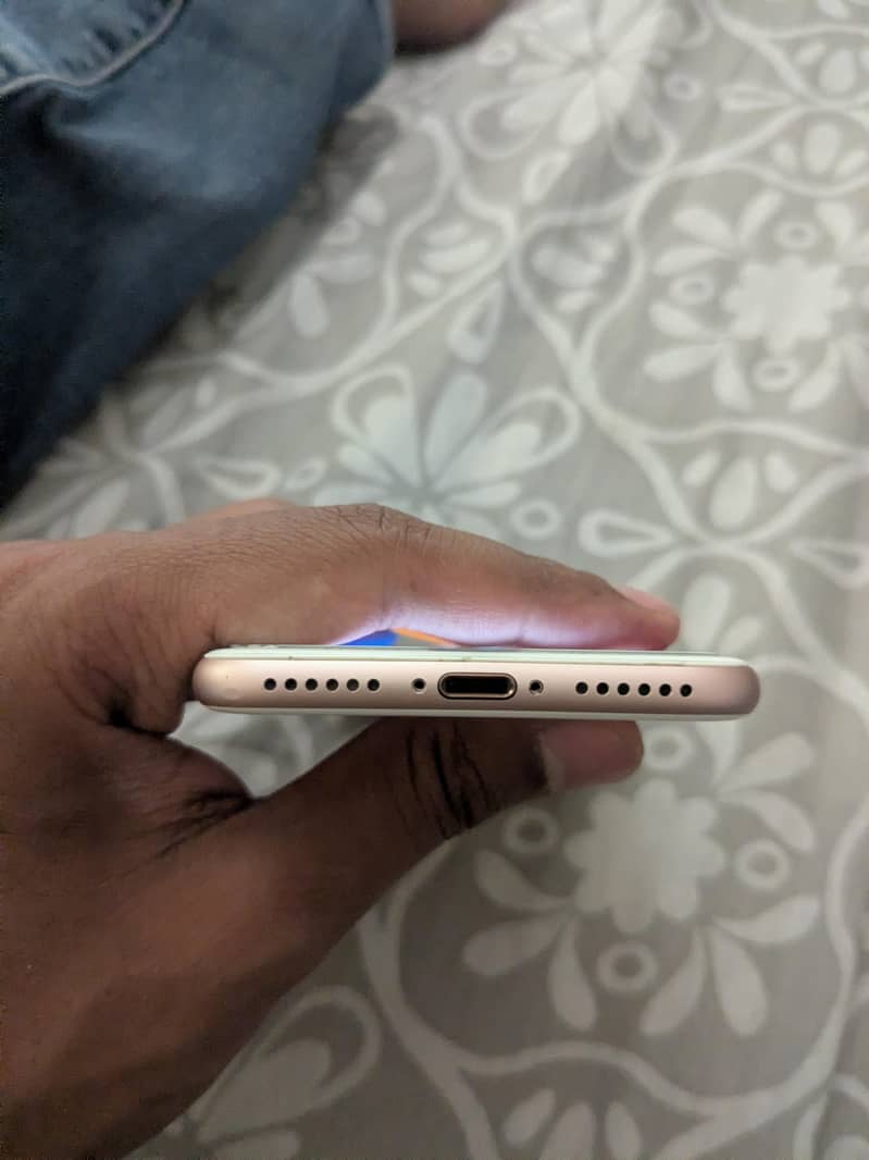 Apple iPhone 7 4