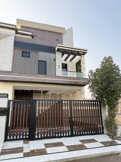 10 Marla House For Sale in Diamond City Main Boulevard