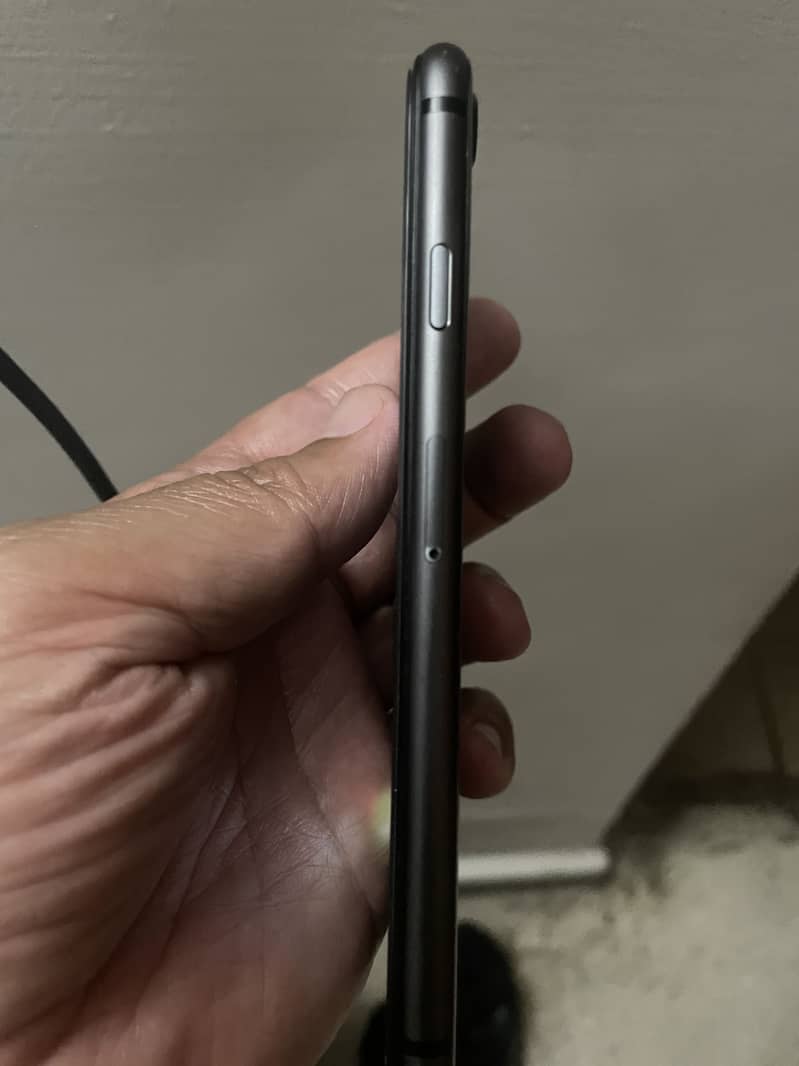 Apple iPhone 8 4