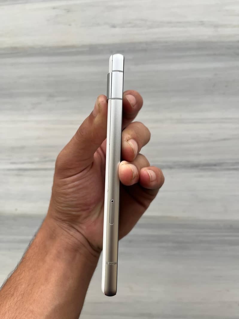 Google Pixel 7a 2