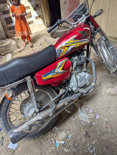 125 bike bilkul new condition me he 2025 ki 26 me rigesrd he