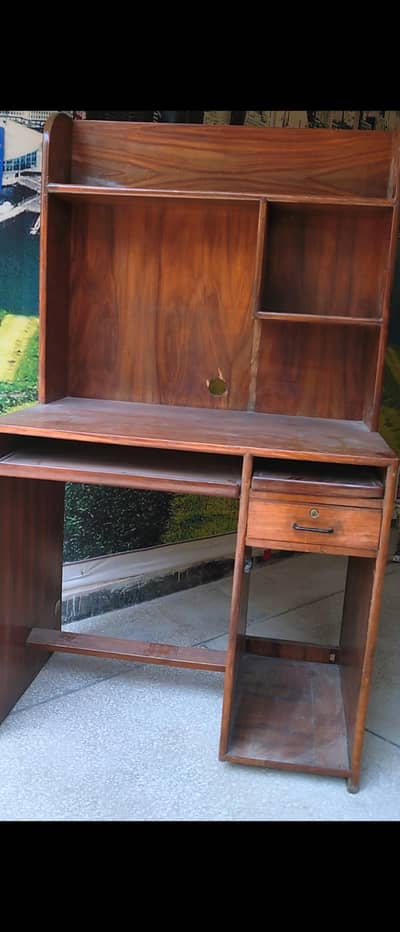 Computer table