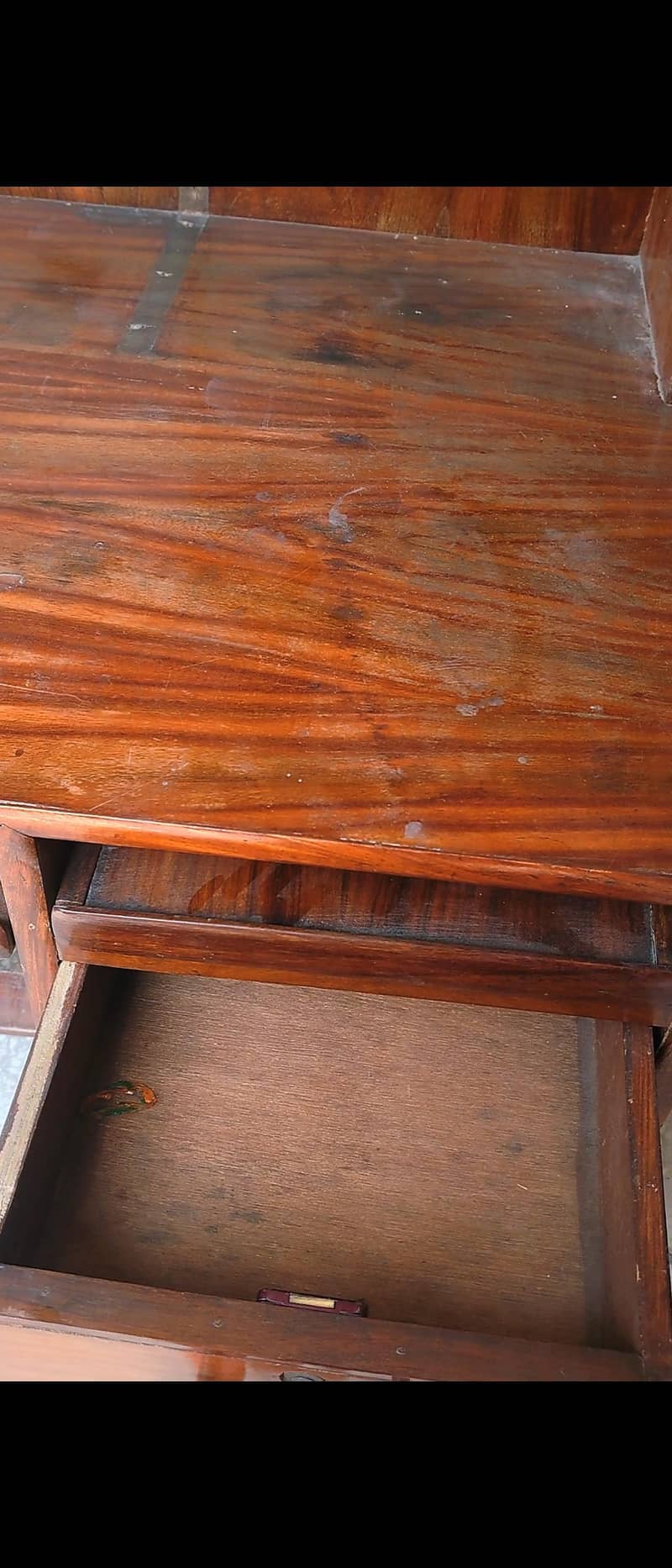 Computer table 1