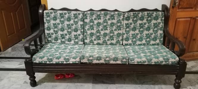 good condition sofa set neet and clean