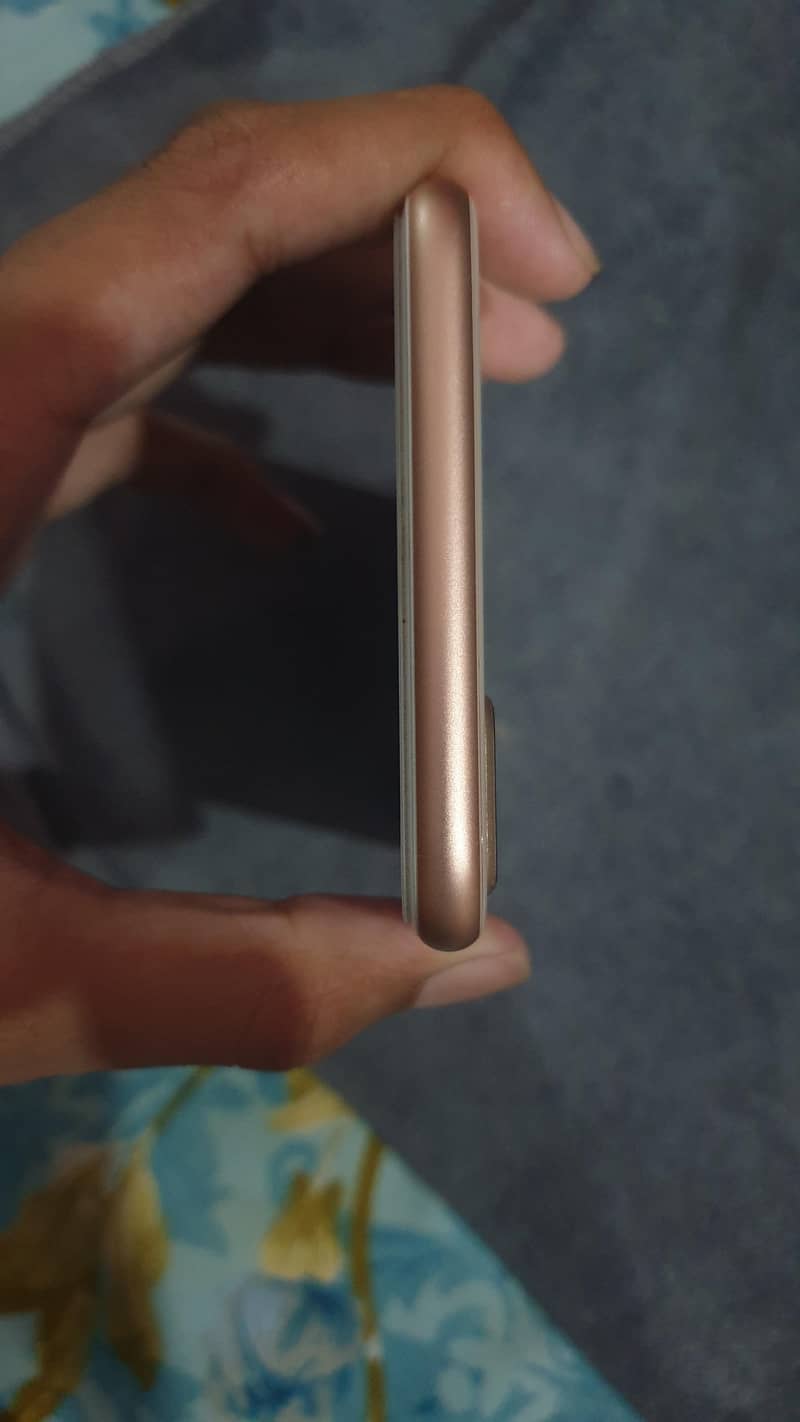 Apple iPhone 8 Plus 5